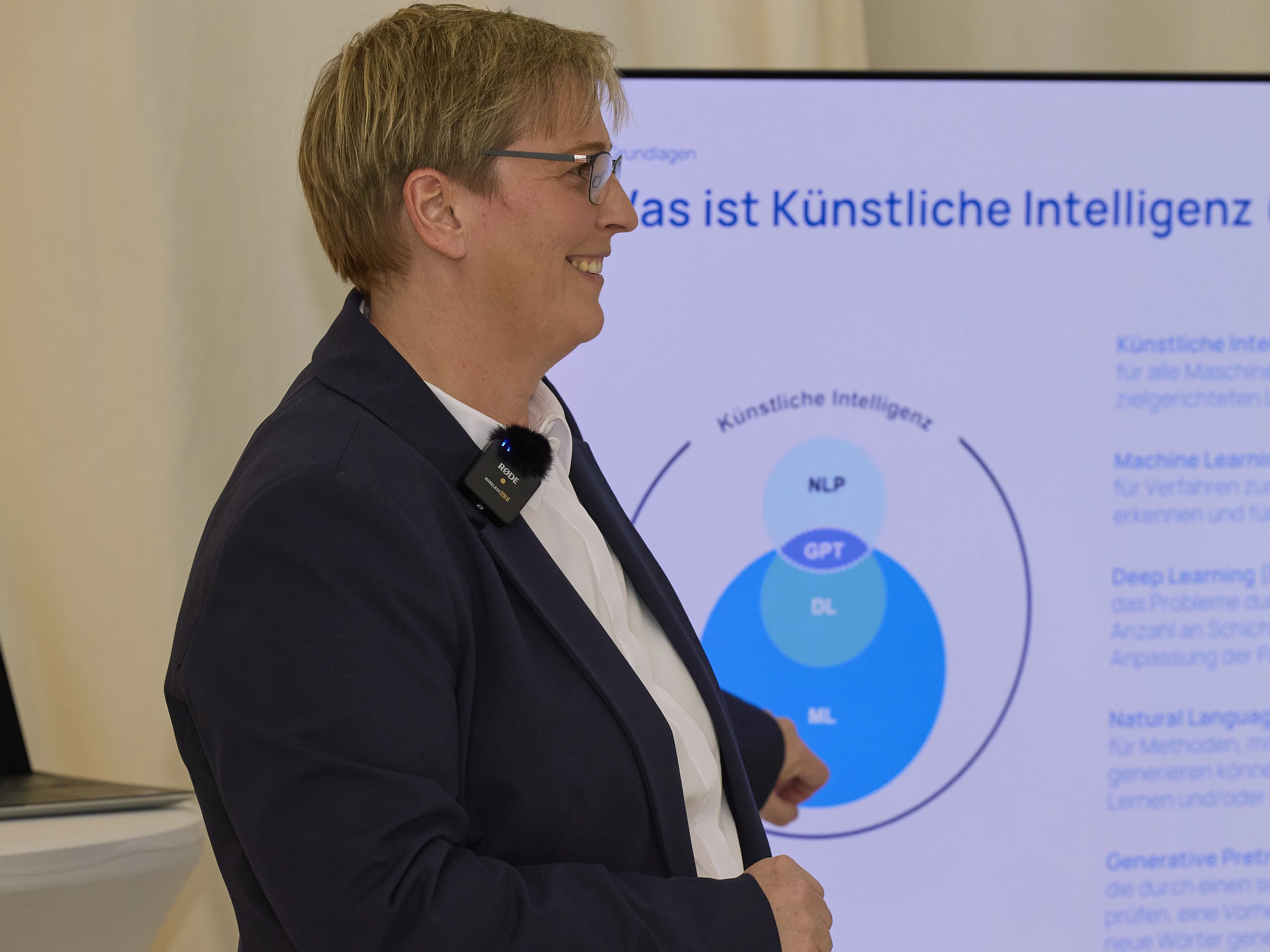 Dr. Claudia Salomon als Speakerin – Vortragsszene 1
