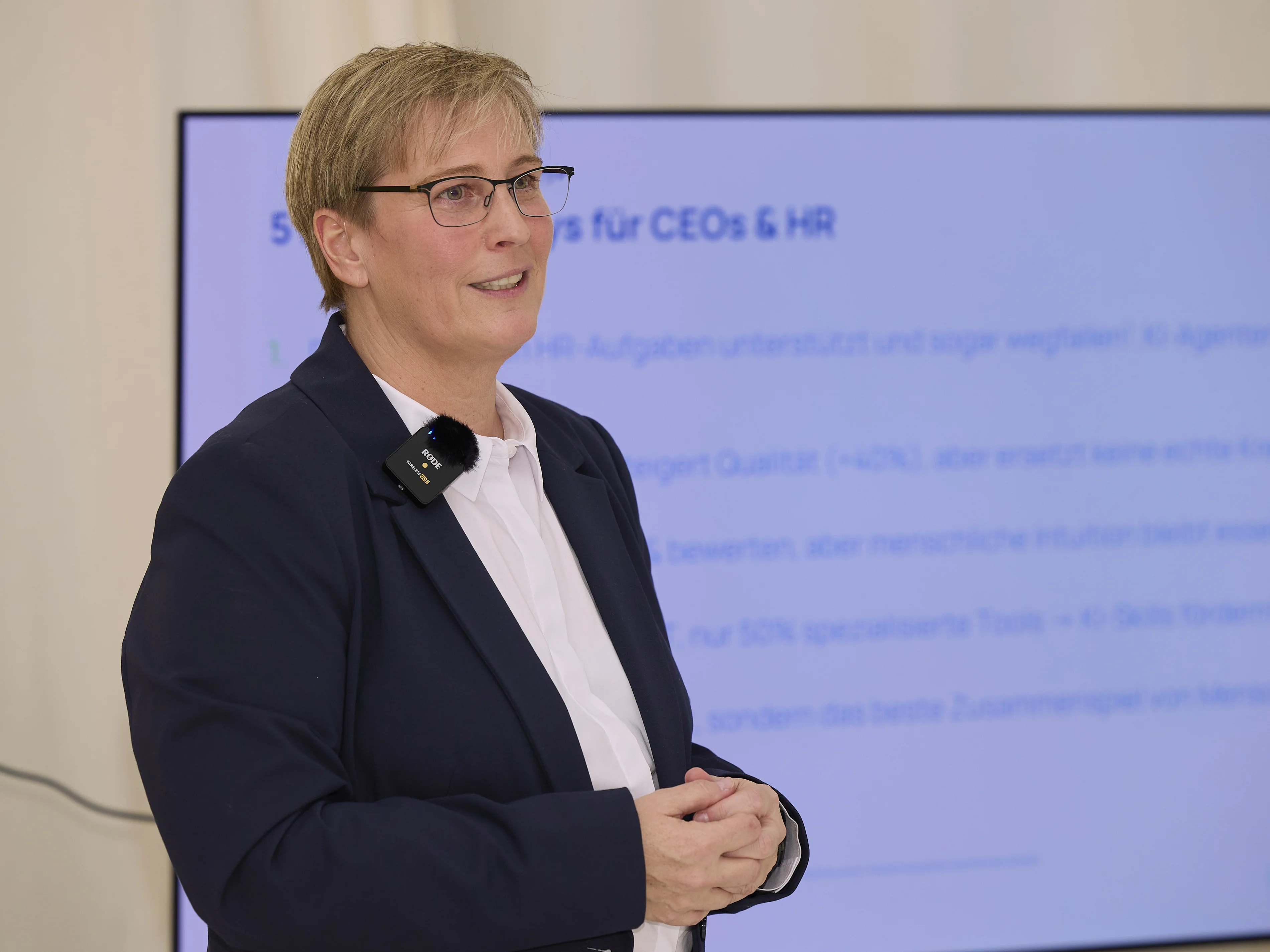 Dr. Claudia Salomon als Speakerin – Vortragsszene 3